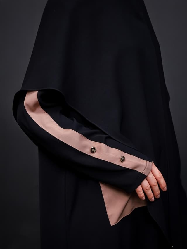Embrace Abaya - Black Mocca