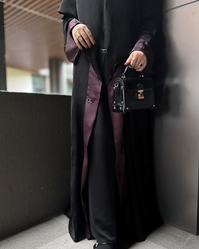 Set The Classy Abaya - Black Burgundy & Khimar