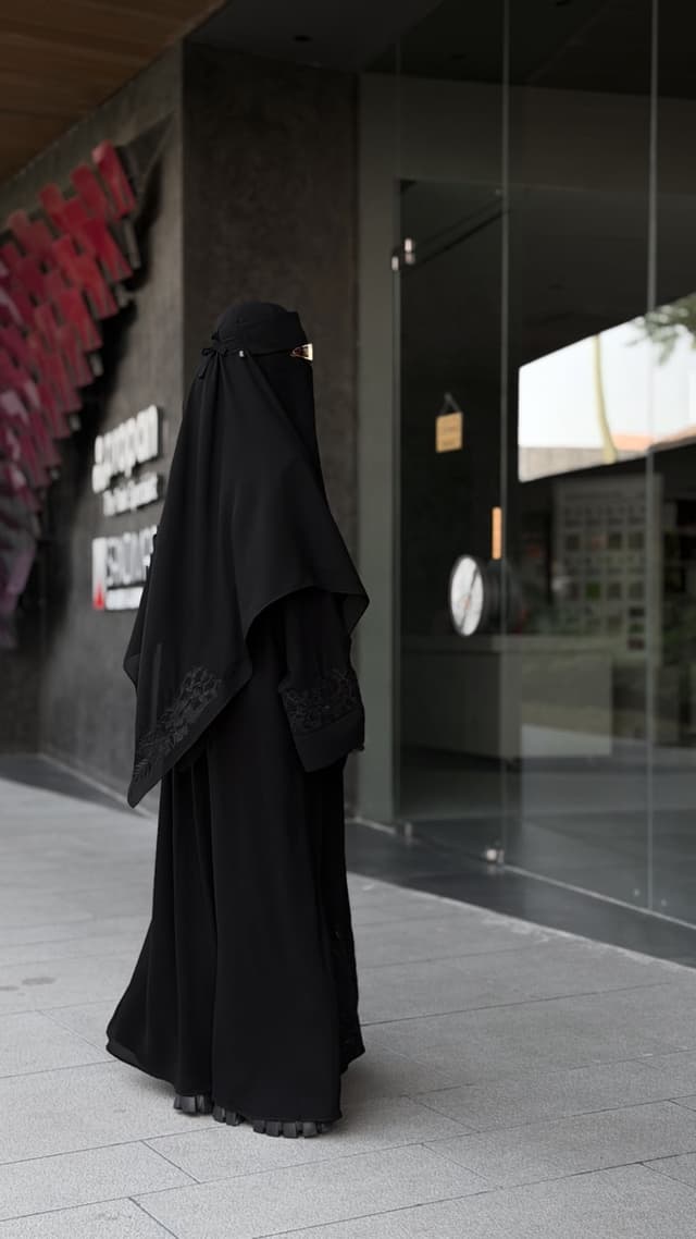 Set Lunar Eclipse Abaya & Khimar - Black on Black Embroidery
