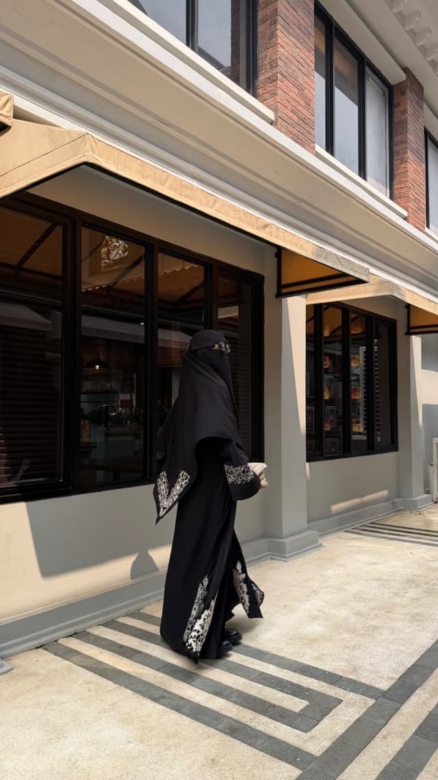 Set Lunar Eclipse Abaya & Khimar - Black Cream Embroidery