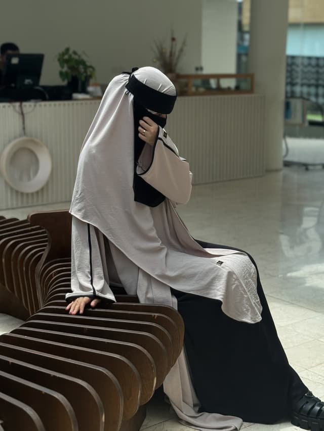 Divine Abaya - Classic Ivory inner Black