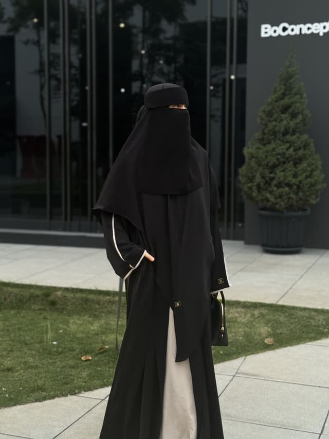 Divine Abaya - Charcoal Noir inner Classic Ivory