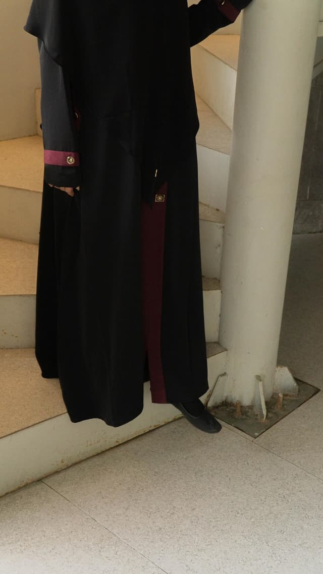 Graceful Abaya - Deep Maroon